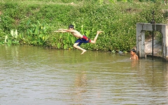 Nhiễm bệnh vì... tắm