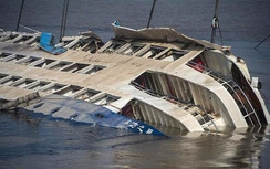 Xác tàu "Ngôi sao phương Nam" được lật thẳng, không ai sống sót