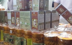 Phát hiện cơ sở sản xuất chứa 20 tấn thực phẩm chức năng giả