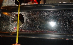 Ném đá xe khách: Sẽ bị khởi tố nếu có dấu hiệu hình sự