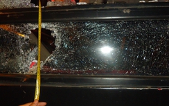 Kon Tum: Xe khách lại bị ném đá lúc nửa đêm