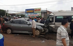 Gia Lai: Xe con đấu đầu xe khách, 6 người thương vong