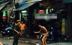 Thanh niên khỏa thân, cầm kéo đâm điên loạn trong bệnh viện