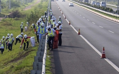 “Mong các bác tài không xả rác trên cao tốc”