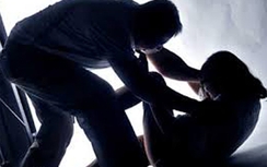 Cán bộ huyện “thả dê” hai nữ sinh lớp 11