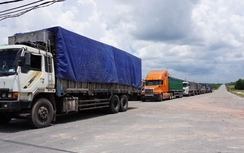 Bình Dương buộc hạ tải 4.840 tấn hàng từ phương tiện chở quá tải