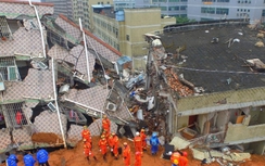 Bị chôn trong vụ lở núi rác ở Trung Quốc 60 giờ vẫn sống