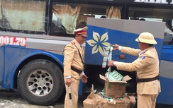 Bắt xe khách chở 12.600 gói dầu gội đầu Clear giả