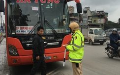 CSGT hoá trang ghi hình xử phạt ô tô khách vi phạm