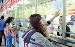 Vé xe Tết phía Bắc giảm, miền Nam đòi “phụ thu”