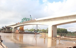 16/1 thông xe cầu Hòa Trung nối huyện Đầm Dơi với TP Cà Mau
