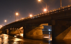 Đi bộ lững thững rồi nhảy sông Vàm Cỏ Đông tự tử