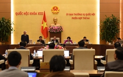 Không muốn công khai, cứ đóng dấu mật là xong?
