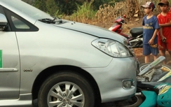 Va chạm với xe Taxi, một phụ nữ nguy kịch