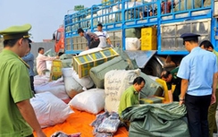 CSGT lật tẩy chiêu “ngụy trang” hàng lậu