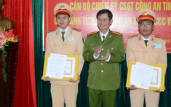 Khen thưởng CSGT kịp thời khắc chế "bà hỏa", cứu xe dưa