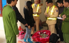 Bắt gọn lô hàng pháo nổ trên xe đầu kéo