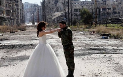 Bộ ảnh cưới kỳ lạ ở “thành phố chết” của Syria