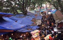 Chen chân đi lễ đền Bà Chúa Kho, nhiều du khách bị móc ví