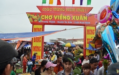 Làm thế nào vượt “biển” ùn tắc để vào chợ Viềng?