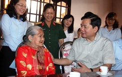 Bí thư Đinh La Thăng: Sửa nhà đàng hoàng hơn cho Mẹ