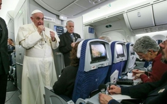 Donald Trump "vặc lại" Giáo hoàng Francis vì bị chỉ trích