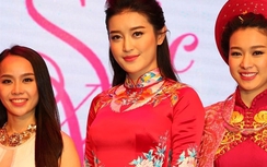 Á hậu Huyền My biểu diễn áo dài tại Asia Park