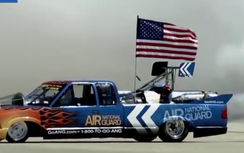 Ô tô gắn động cơ phản lực chạy tốc độ khủng khiếp 650km/h