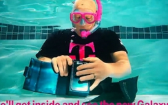 Đập hộp Samsung Galaxy S7 dưới bể bơi sẽ thế nào?