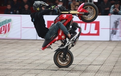 Nghẹt thở với những màn tâng xe tại Motul Stunt Fest 2016