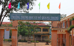 Thiếu tá công an dùng "súng thật hay súng giả" đánh học sinh?