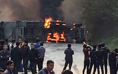 Xe khách húc xe bồn: 3 người chết cháy, 26 người bị thương