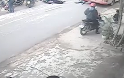 Bị xe buýt cuốn vào gầm, nam thanh niên bất tỉnh