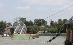 Sập cầu Ghềnh: Đường sắt dùng ô tô chuyển khách miễn phí