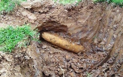 Hà Tĩnh: Đào đất phát hiện quả bom nặng gần 250kg