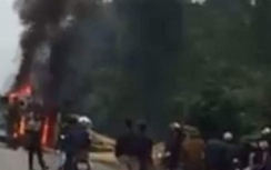 Xe tải bốc cháy, chủ xe bán luôn sắt vụn