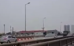Taxi đi ngược chiều, phóng "bạt mạng" trên đường vành đai 3