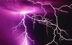 Hai anh em bị sét đánh thương vong ở Huế