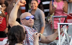Bom tấn "Fast & Furious 8" náo loạn đường phố Cuba