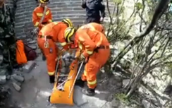 Rơi từ Vạn lý Trường thành xuống đất vẫn thoát chết