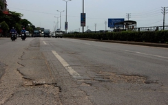Khẩn trương sửa chữa “ổ voi, ổ gà” trên QL5