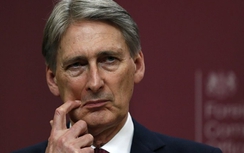 Tây Ban Nha cấm máy bay chở Ngoại trưởng Anh bay qua không phận