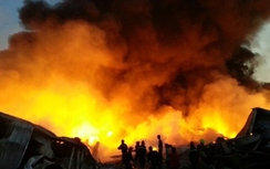 Cháy lớn tại khu lán công nhân, nhiều người hoảng loạn bỏ chạy