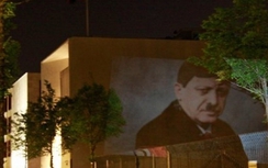 Tổng thống Thổ Nhĩ Kỳ bị chế ảnh giống trùm phát xít Hitler