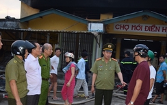Rạng sáng, bà hỏa viếng chợ thiêu rụi nhiều lô hàng hóa