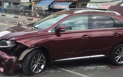 Lexus hơn 3 tỷ gặp nạn giữa trung tâm TP.HCM