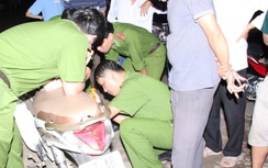 Chạy qua đường tránh mưa, cụ bà bị xe máy tông tử vong