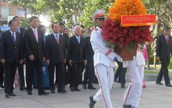 Bí thư Đinh La Thăng dâng hoa tưởng nhớ Bác Hồ