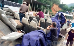 TNGT mới nhất: Kỳ lạ xe khách bay nóc, nhiều người nhập viện