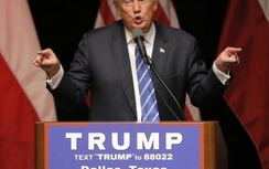 1.500 phụ nữ khỏa thân để phản đối Donald Trump